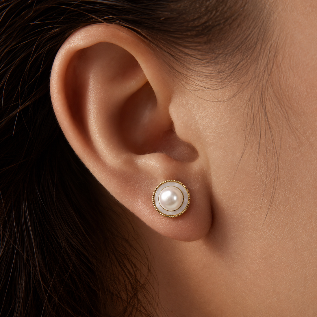 Retro Mother-of-Pearl Stud Earrings