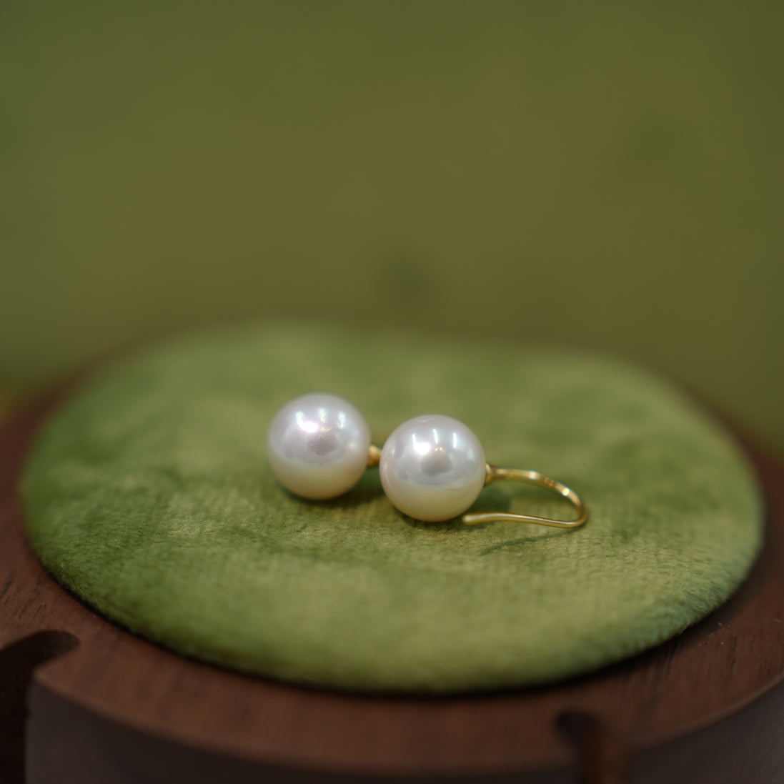 Minimalist Gold Hook Pearl Earrings