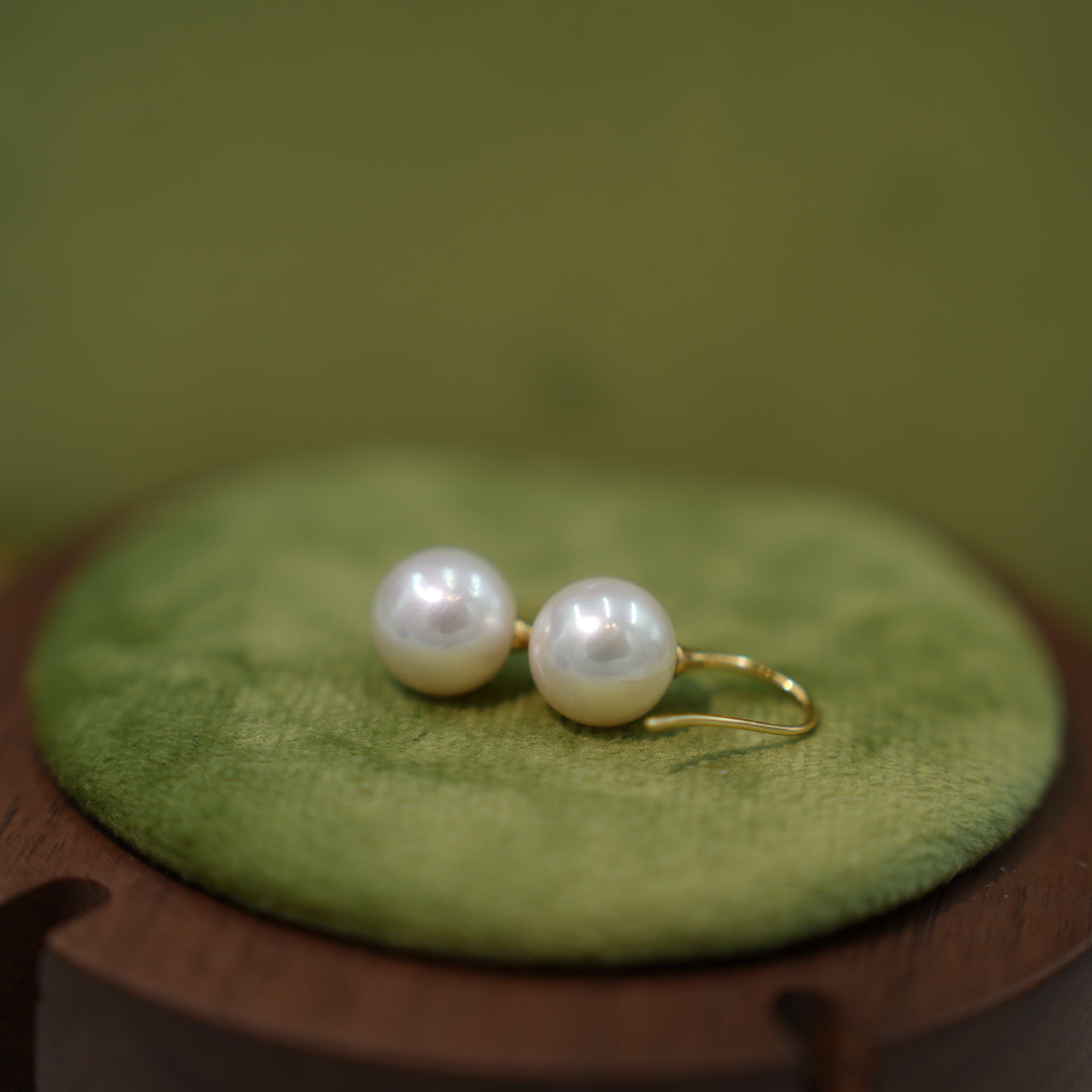 Minimalist Gold Hook Pearl Earrings