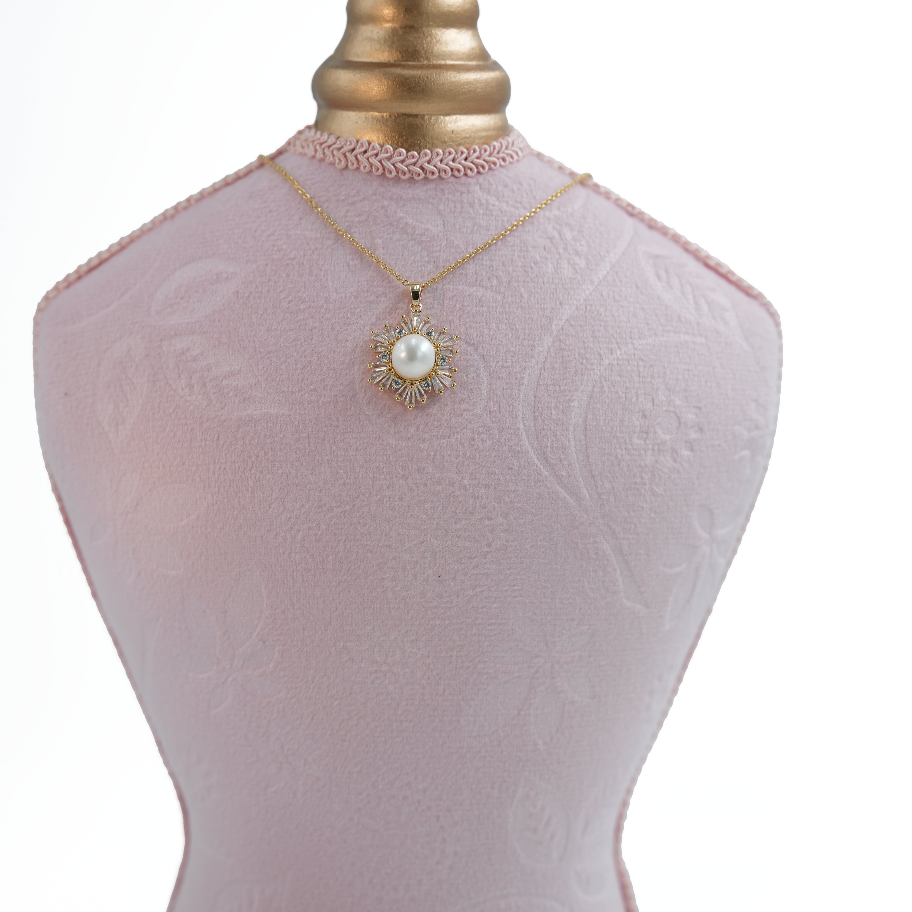 Brilliant Sunburst Natural Pearl Necklace