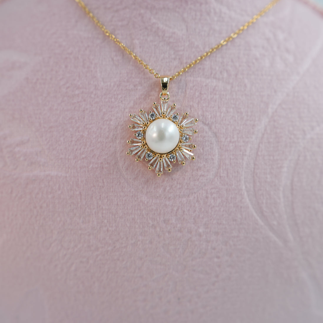 Brilliant Sunburst Natural Pearl Necklace